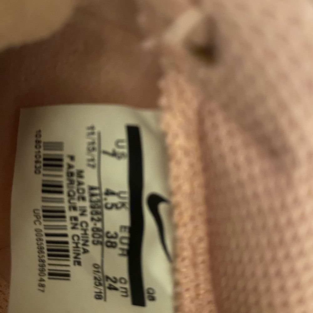 Nike size 7 baby pink - Picture 2 of 3